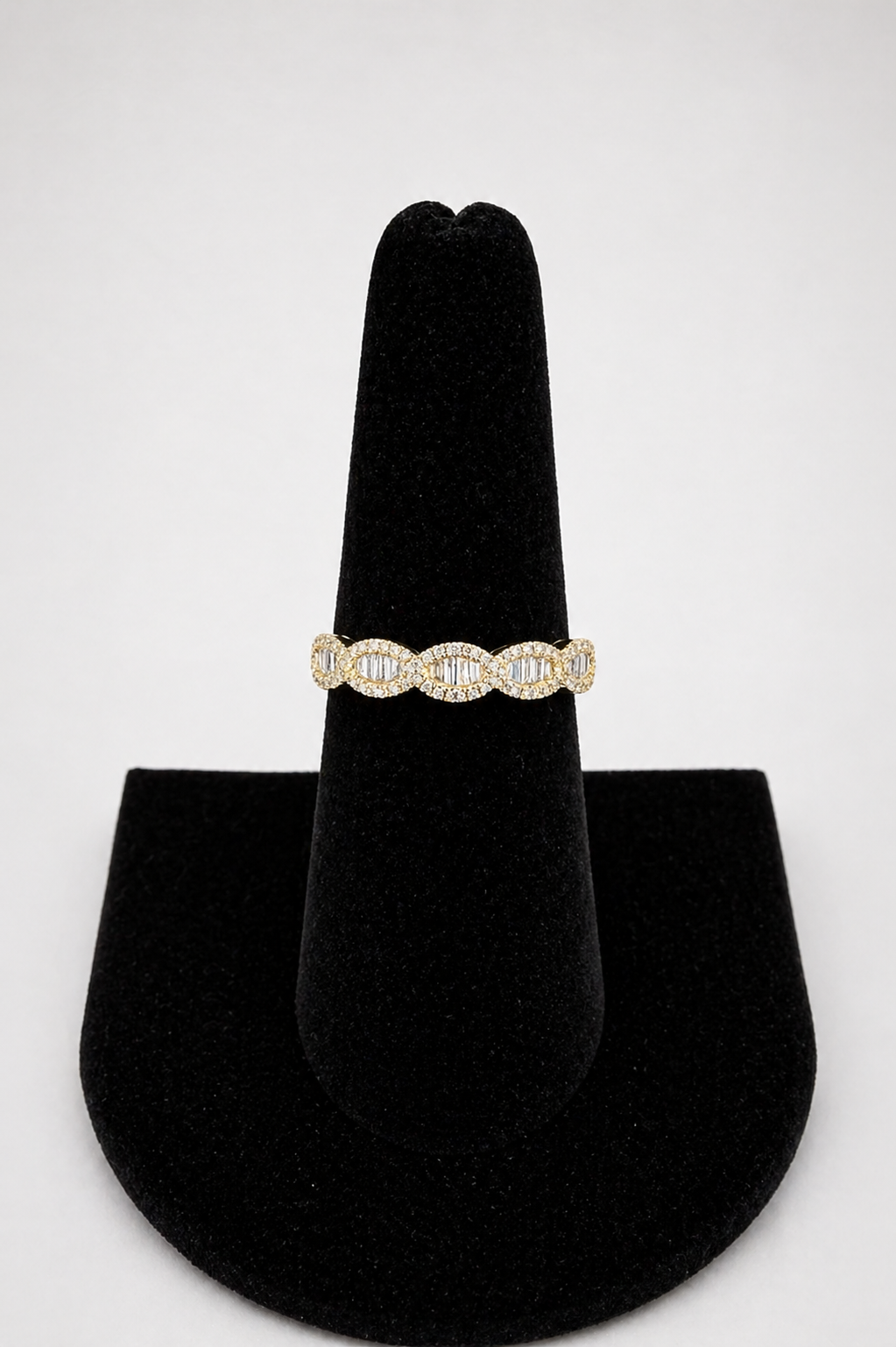 Diamond Ring in 18K Yellow Gold