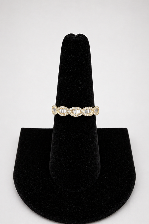 Diamond Ring in 18K Yellow Gold