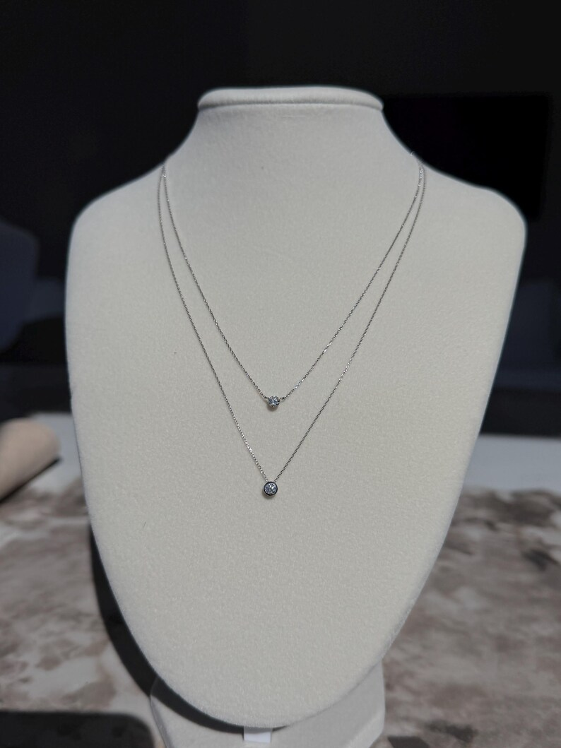 Floating Diamond “Punto de Luz” Pendant in 18K White Gold 0.20 ct